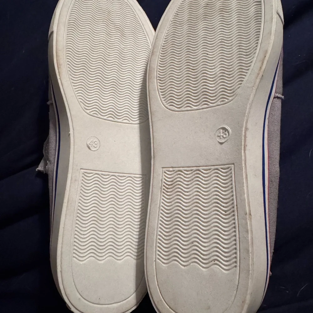 Kids Canvas Sneakers - Gray and Red - Picture 3 of 3
